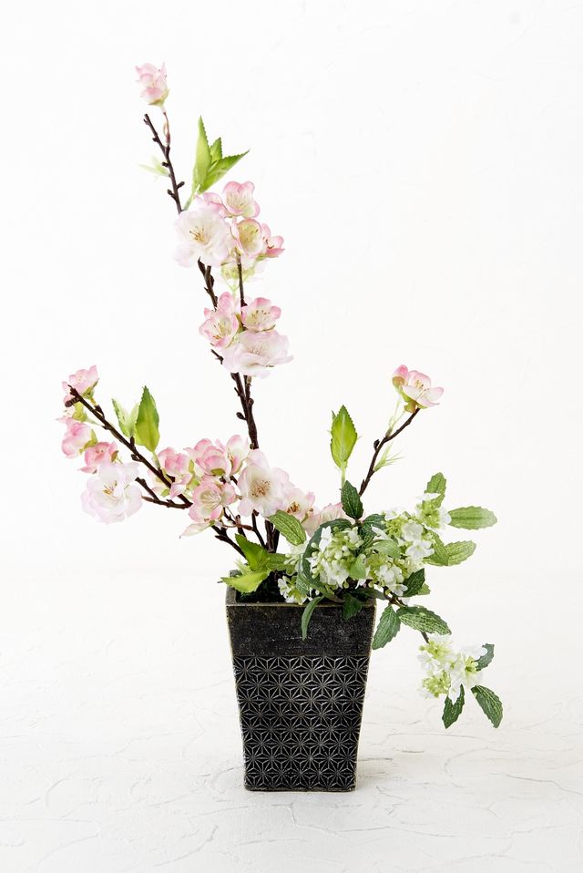 造花アレンジメント バラとカサブランカのバスケット 造花 アートフラワーのアレンジ あーとみゆき 造花アレンジメント バラとカサブランカのバスケット 造花 アートフラワーのアレンジ あーとみゆき