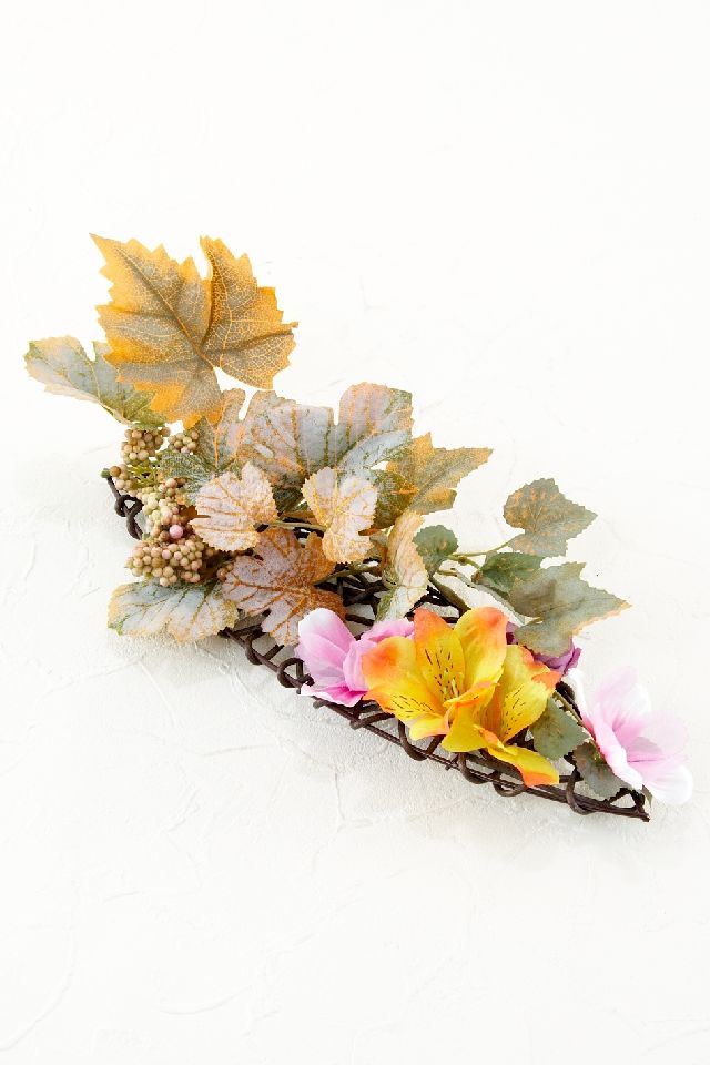 【造花・アーティフィシャルフラワー・リース・壁掛けアレンジ 】オータムリーフのオーバルリース