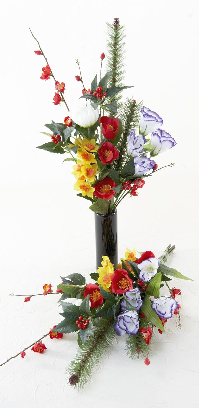 【造花の仏花・供花・お正月向け造花花束】椿と梅とトルコキキョウなどの賑わい迎春供花セット(左右1対)