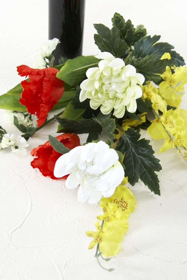 【造花 供花】チューリップ＆菊＆オンシジュームのミニ仏花セット（左右１対）
