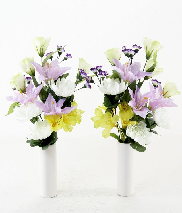 【造花の仏花・供花】ユリと菊のサービス供花（左右１対セット