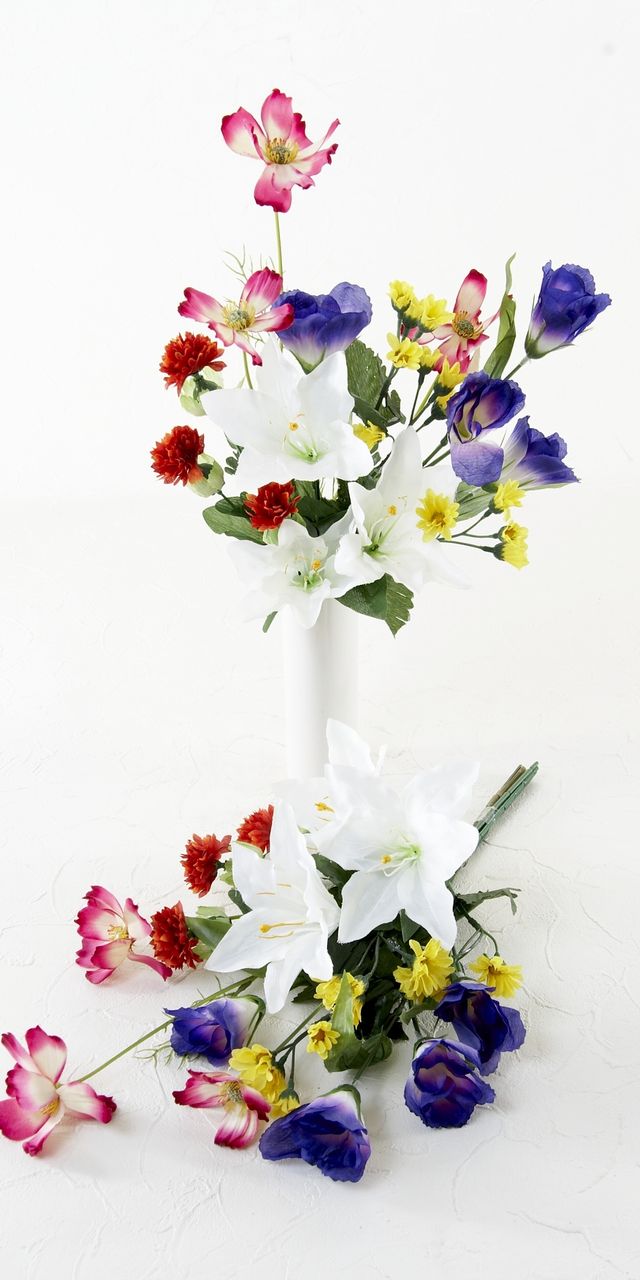 【造花の仏花・供花】ユリとコスモスのサービス供花（左右１対セット）