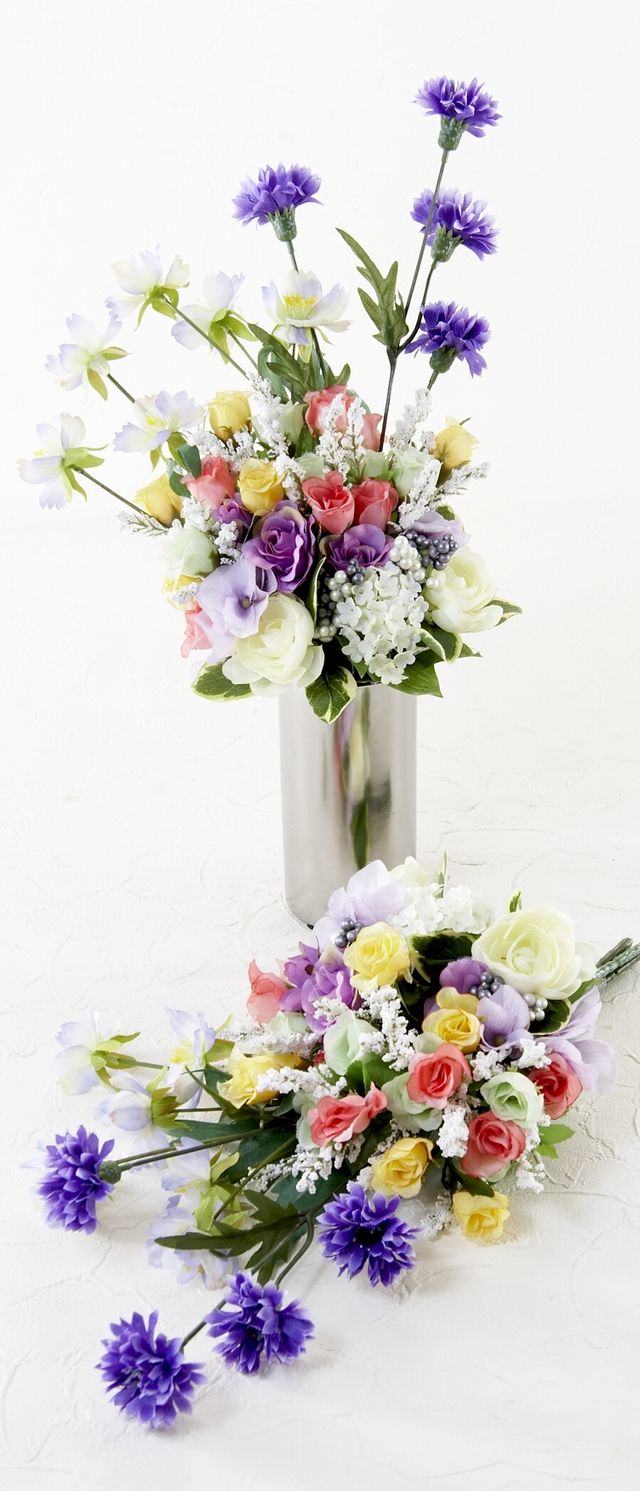 【お墓・仏壇用の造花 供花】ミニバラとコーンフラワーのミニ仏花セット（左右１対）