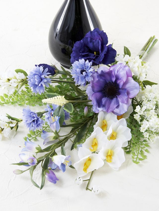 【お墓・仏壇用 造花の仏花・供花】アネモネとリシアンサスの仏花セット（左右１対）