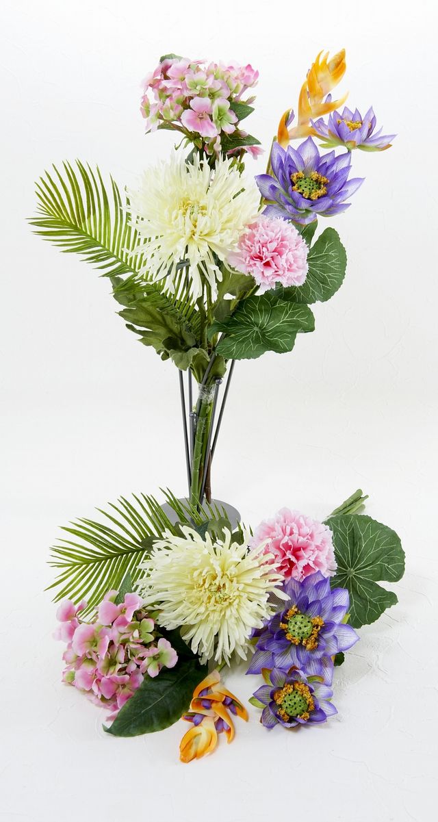 【墓前・仏前・供花】マム＆ロータス＆カーネーションの供花 （左右１対セット）