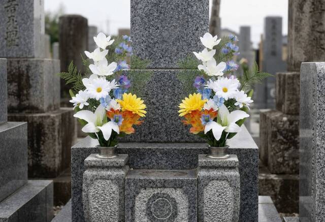 【造花・アーティフィシャルフラワー 仏花・供花・墓花】ガーベラやユリの供花(左右1対セット)
