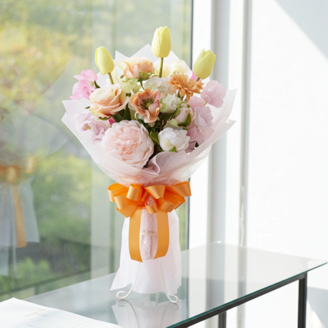 【贈答・贈呈用花束・造花花束・花束ギフト】スイートピーとチューリップのアーティフィシャルフラワーブーケ/アプリコットミックス