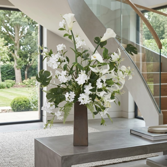 【プレミアムアレンジ 造花・アーティフィシャルフラワー・インテリアフラワー】White and green flower arrangement