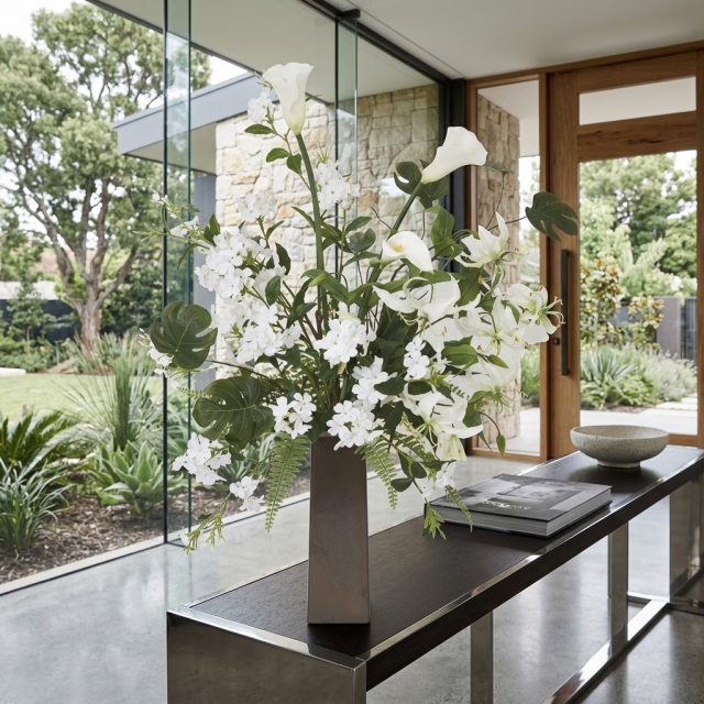 【プレミアムアレンジ 造花・アーティフィシャルフラワー・インテリアフラワー】White and green flower arrangement