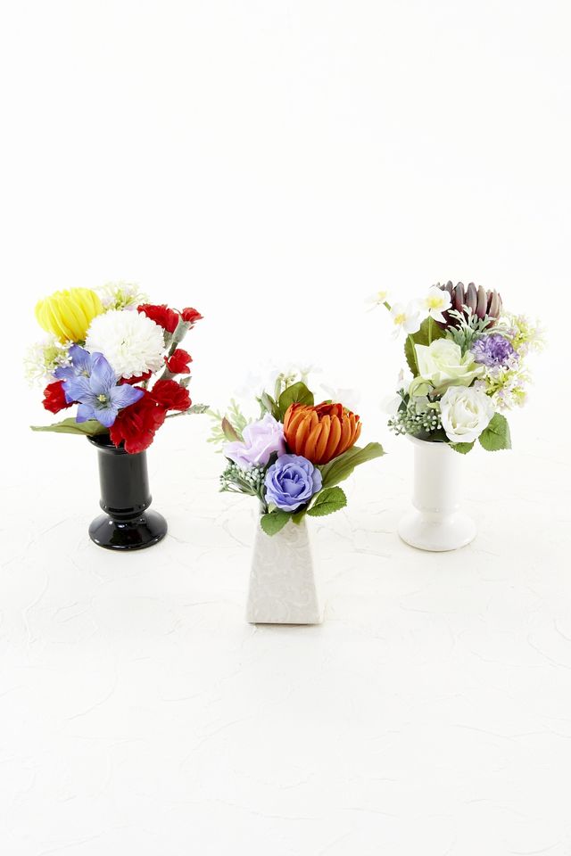 【アーティフィシャルフラワー・造花 お仏壇向けリトル仏花・供花】薔薇とマムのミニ仏花−1束タイプ